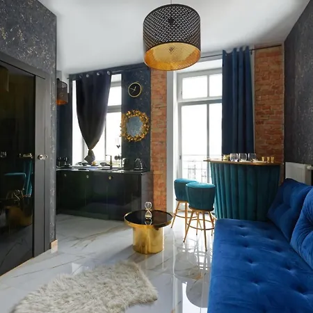 Sensual Venetian Mirror Apartment
